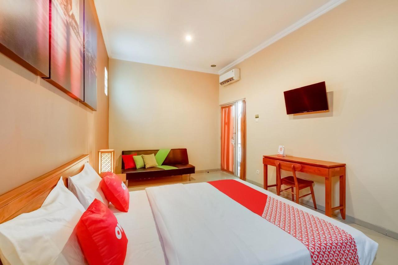 Super Oyo 3496 Griya Gayatri Syariah Hotell Melati Eksteriør bilde