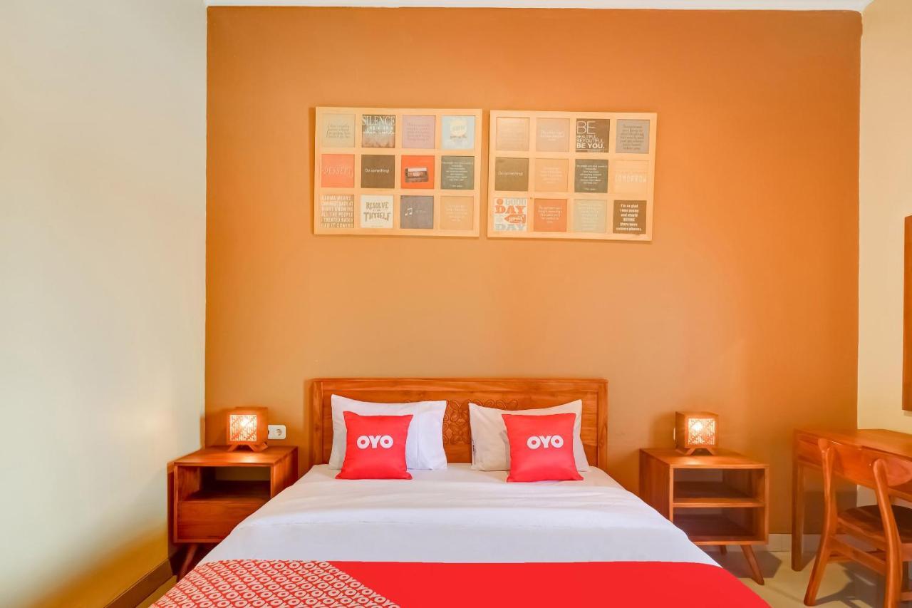 Super Oyo 3496 Griya Gayatri Syariah Hotell Melati Eksteriør bilde