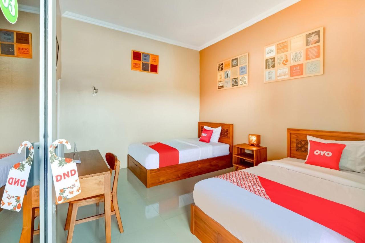 Super Oyo 3496 Griya Gayatri Syariah Hotell Melati Eksteriør bilde