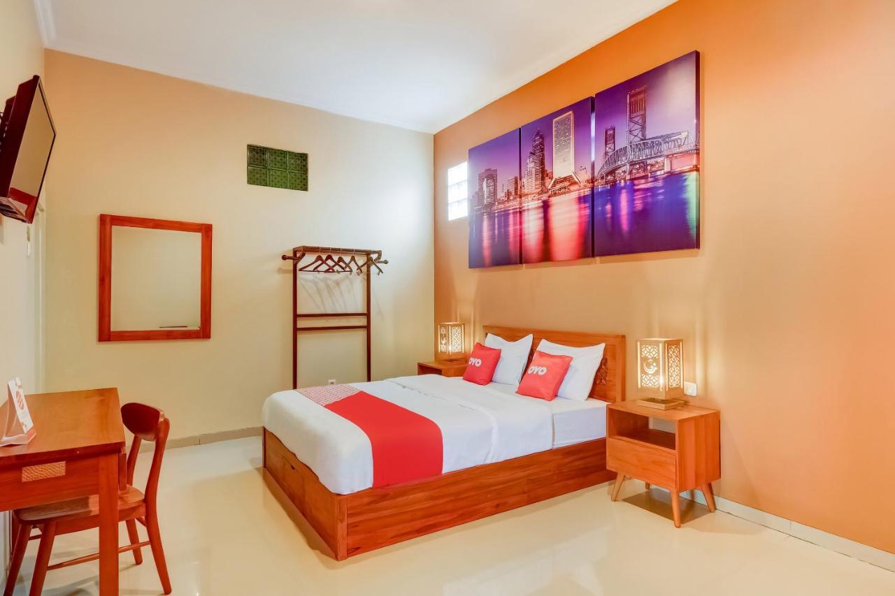 Super Oyo 3496 Griya Gayatri Syariah Hotell Melati Eksteriør bilde