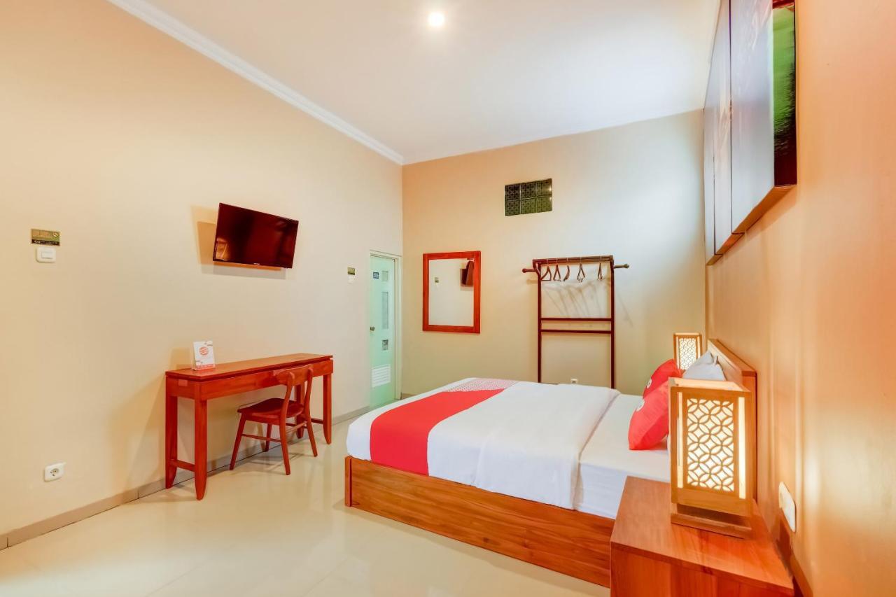 Super Oyo 3496 Griya Gayatri Syariah Hotell Melati Eksteriør bilde