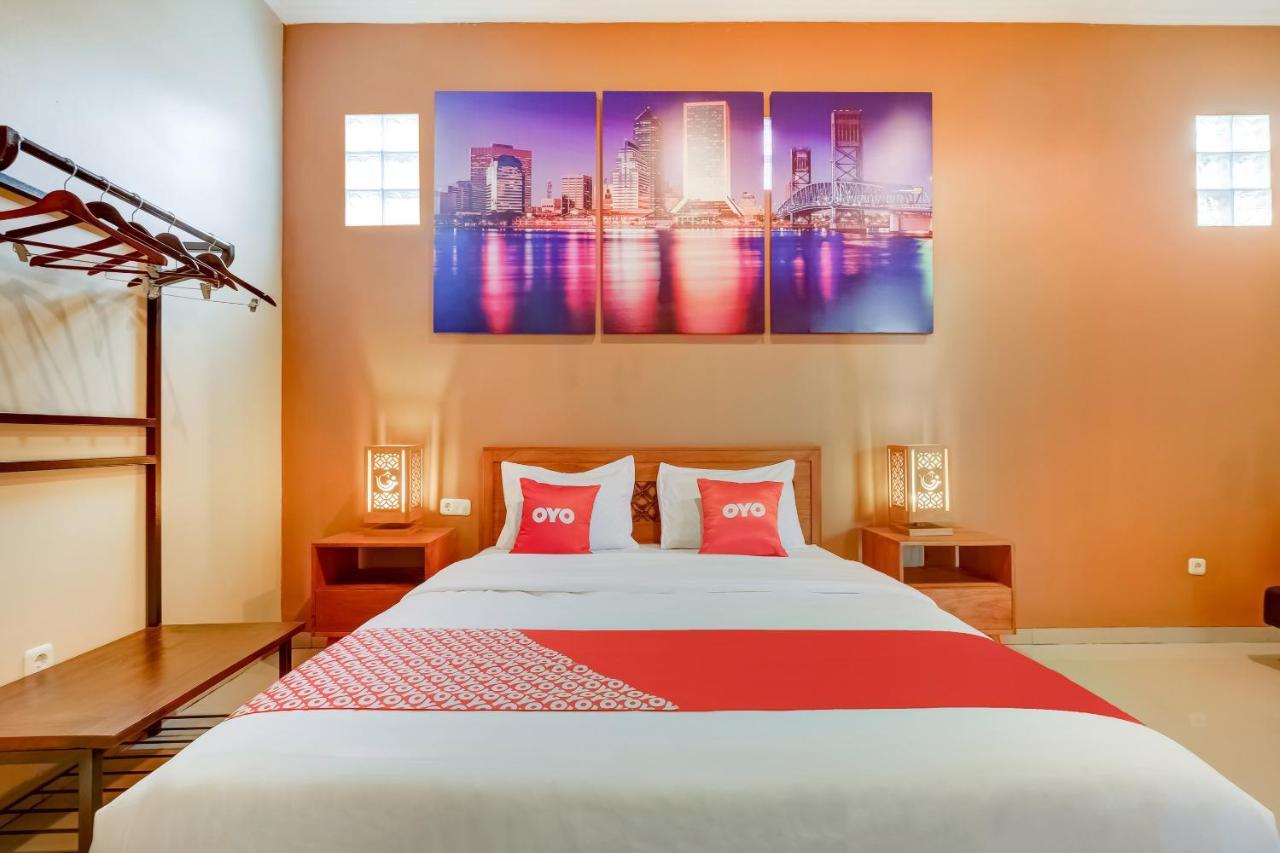 Super Oyo 3496 Griya Gayatri Syariah Hotell Melati Eksteriør bilde